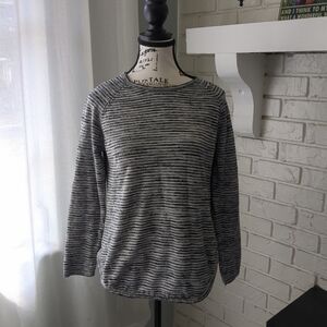 **3/$10** Eight Eight Eight Sweater Size Small